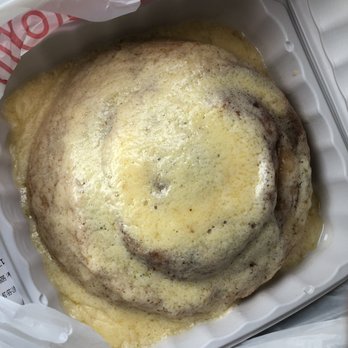The Stilly Diner - Giant cinnamon roll, warmed - American Near Me - Arlington, Washington