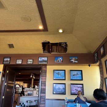 Lulu's Restaurant - Back room - American Near Me - Van Nuys, California