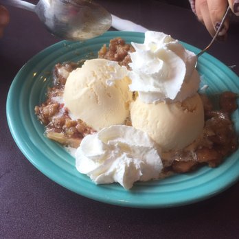 Cadillac Cafe - Strawberry apple pie with ice cream 5$ really tasty! - Pizza Near Me - Wasilla, Alaska