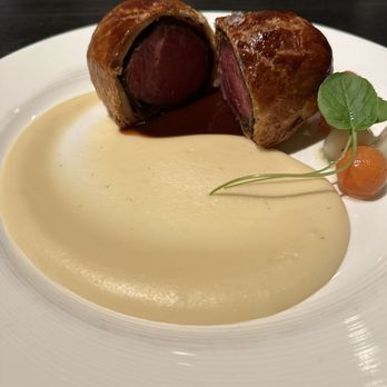 Gordon Ramsay Hell's Kitchen - Beef Wellington - Steakhouses Near Me - Stateline, Nevada