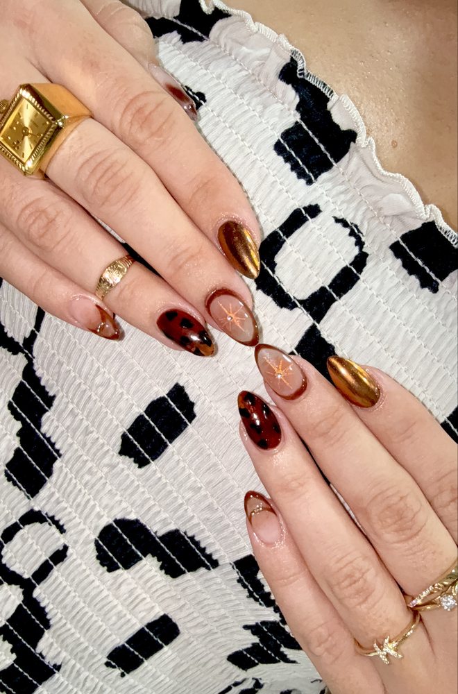 Mio Nails & Spa 2 Logo