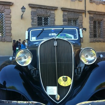 Piazza Napoleone - Auto storiche - Landmarks & Historical Buildings Near Me - Lucca, LU