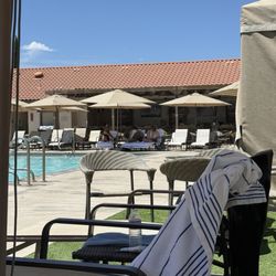 The Poolside Bar and Cafe - The shade and sun