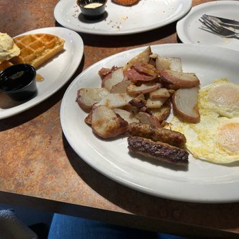 Huckleberry's - Huck's combo + side of country reds (they gave me plain potatoes without the bell peppers and onions) - Southern Near Me - Anaheim, California