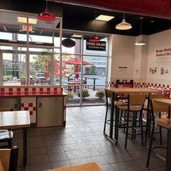 Five Guys - Lobby
