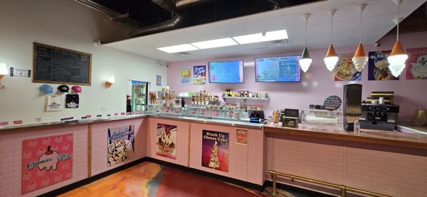 Cream Me Ice Creamery by null
