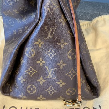 Louis Vuitton - The crack in my Artsy MM. This bag is top heavy and it folds in the area but it shouldn't crack. The other side isn't cracked. - Leather Goods Near Me - Costa Mesa, California