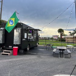 Food truck / outdoor seating