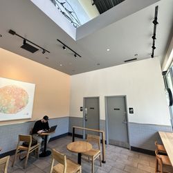 Starbucks - Dine in area