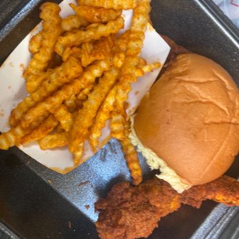 Al's Hot Chicken - Chicken Combo #1 sandwich, fries and tender - Chicken Shop Near Me - University Place, Washington