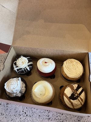 Treat Cupcake Bar by null