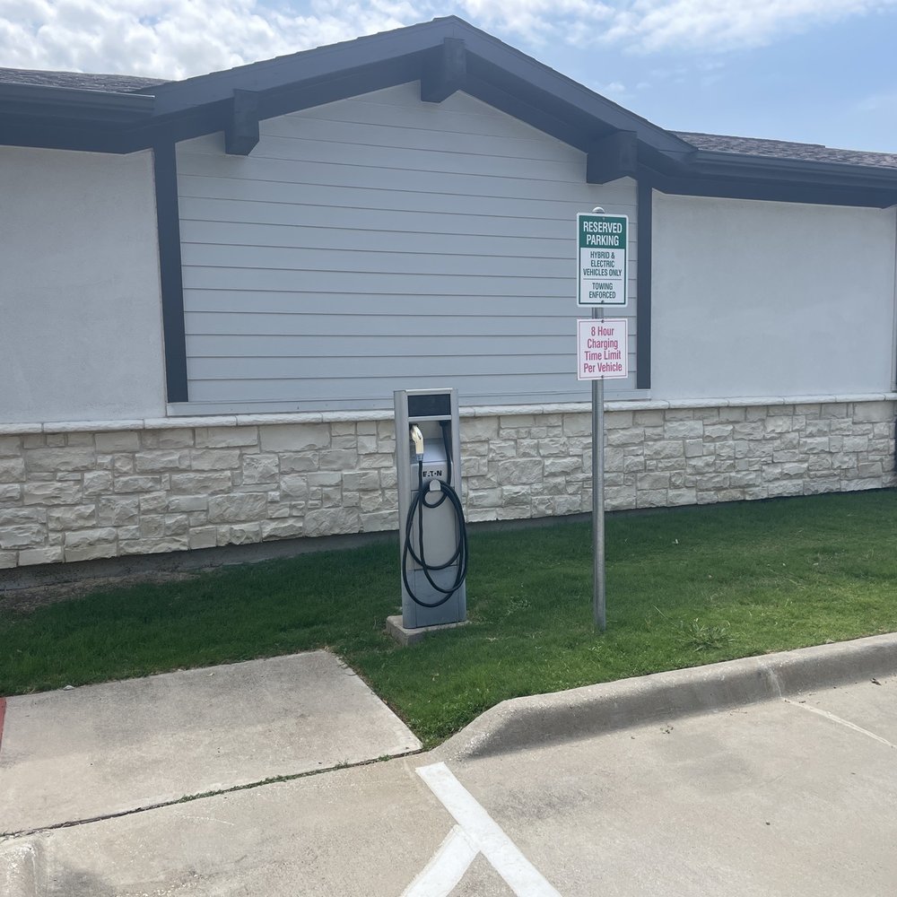 StoneLedge Apartments Grapevine - Another free level 2 EV charger - Apartments Near Me - Grapevine, Texas