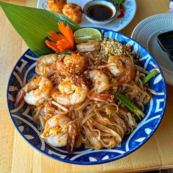 Sushi Thai Salida - Shrimp Pad Thai - Sushi Bars Near Me - Salida, Colorado