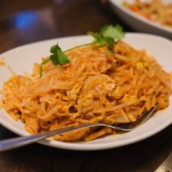 Lee Chen Asian Bistro - King - Chicken pad Thai