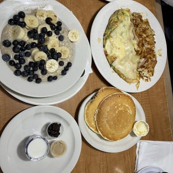 Stacks On Route 66 - MUSH & SWISS OMLET and BLUE & BAN OATMEAL - American Near Me - Glendora, California