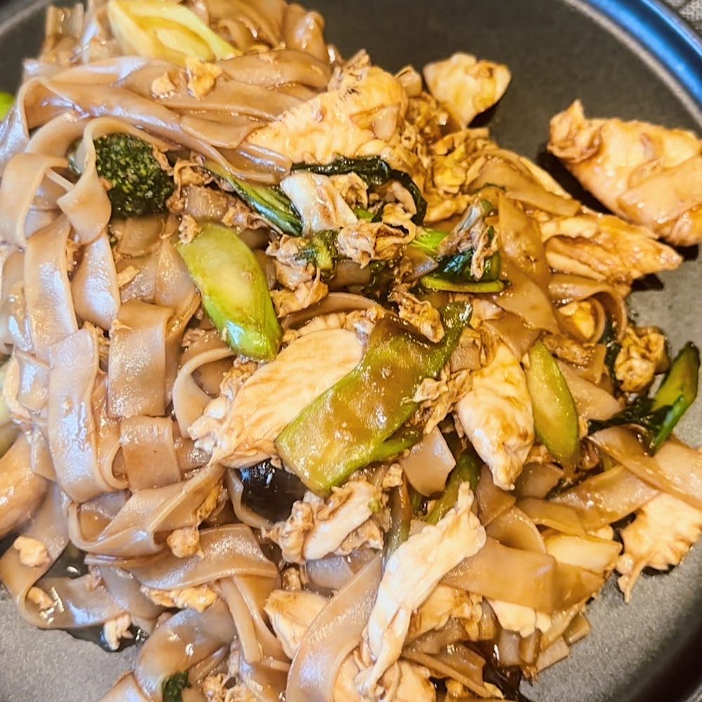 KC Thai - Phad See Eaw - Thai Near Me - Overland Park, Kansas KC Thai - Phad See Eaw - Thai Near Me - Overland Park, Kansas