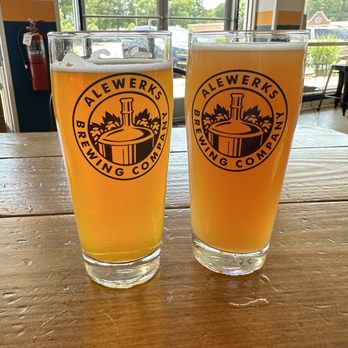 Alewerks L.A.B. Taproom - Tangerine Lager, Mango Guava Lager - Beer Bar Near Me - Williamsburg, Virginia