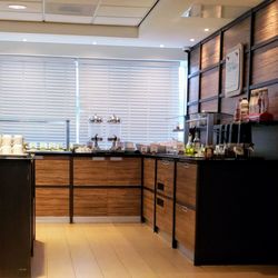 Holiday Inn Express Sloterdijk - Breakfast Buffet at HI Express Sloterdijk Station