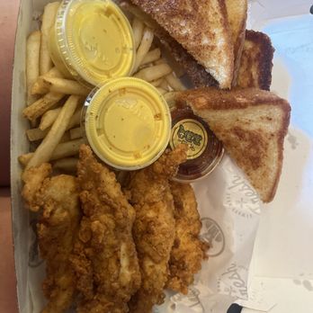 Slim Chickens - WOW!! Way to go Slim Chickens!! This was probably one of the best chicken meals I have ever eaten! - Southern Near Me - Murfreesboro, Tennessee