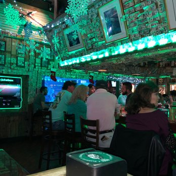 Flanigan's - Surfside - Busy bar - American Near Me - Surfside, Florida