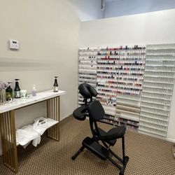 Diva Nails - massage section