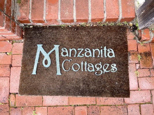 Manzanita Cottages by null