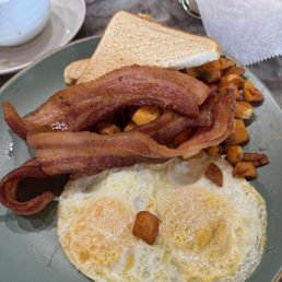 Breakfast egg plate