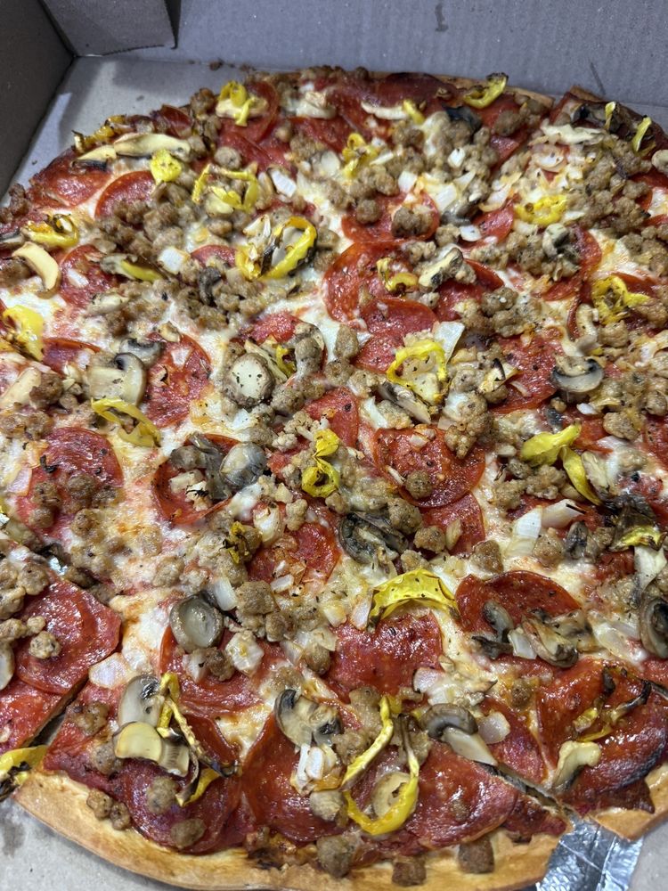 Food from The Elm's Pizza Parlor