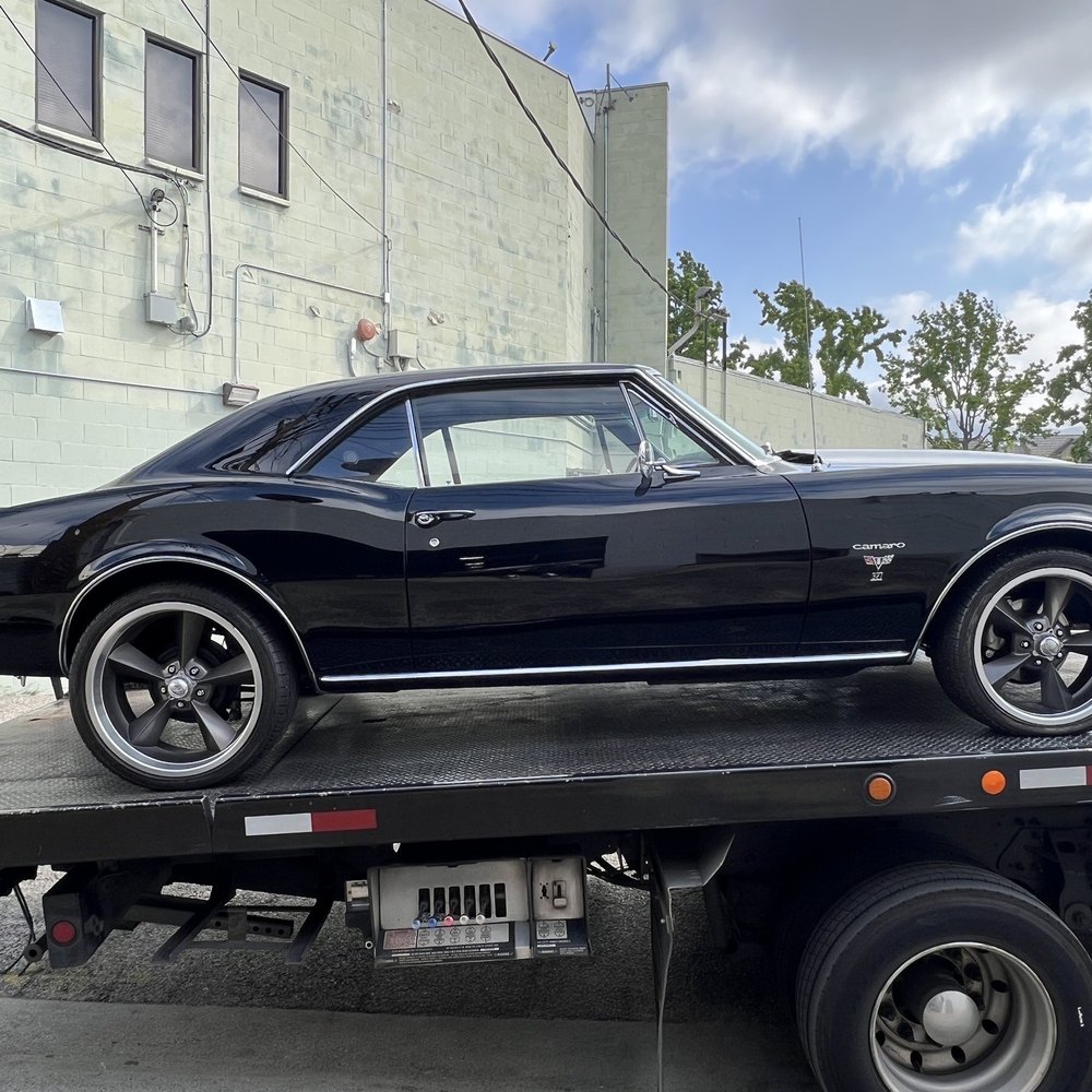 Dropping off the car in the rear alley. Dropping off the car in the rear alley.
