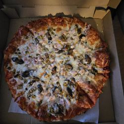 Gallucci's Pizzeria - Seafood pizza