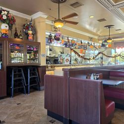 Yellow Basket Restaurant Wildomar - Inside