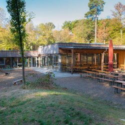 Besucherzentrum mit Spielplatz, Shop, Restaurant und Toiletten