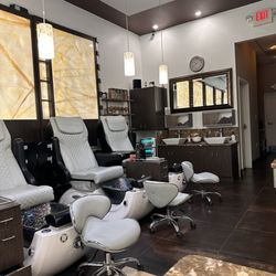 Pedicure tubs and sinks