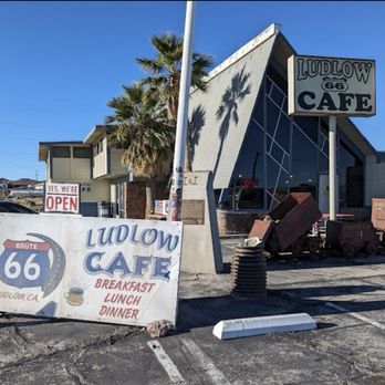 Ludlow Cafe - So cold outside so warm inside! - American Near Me - Ludlow, California