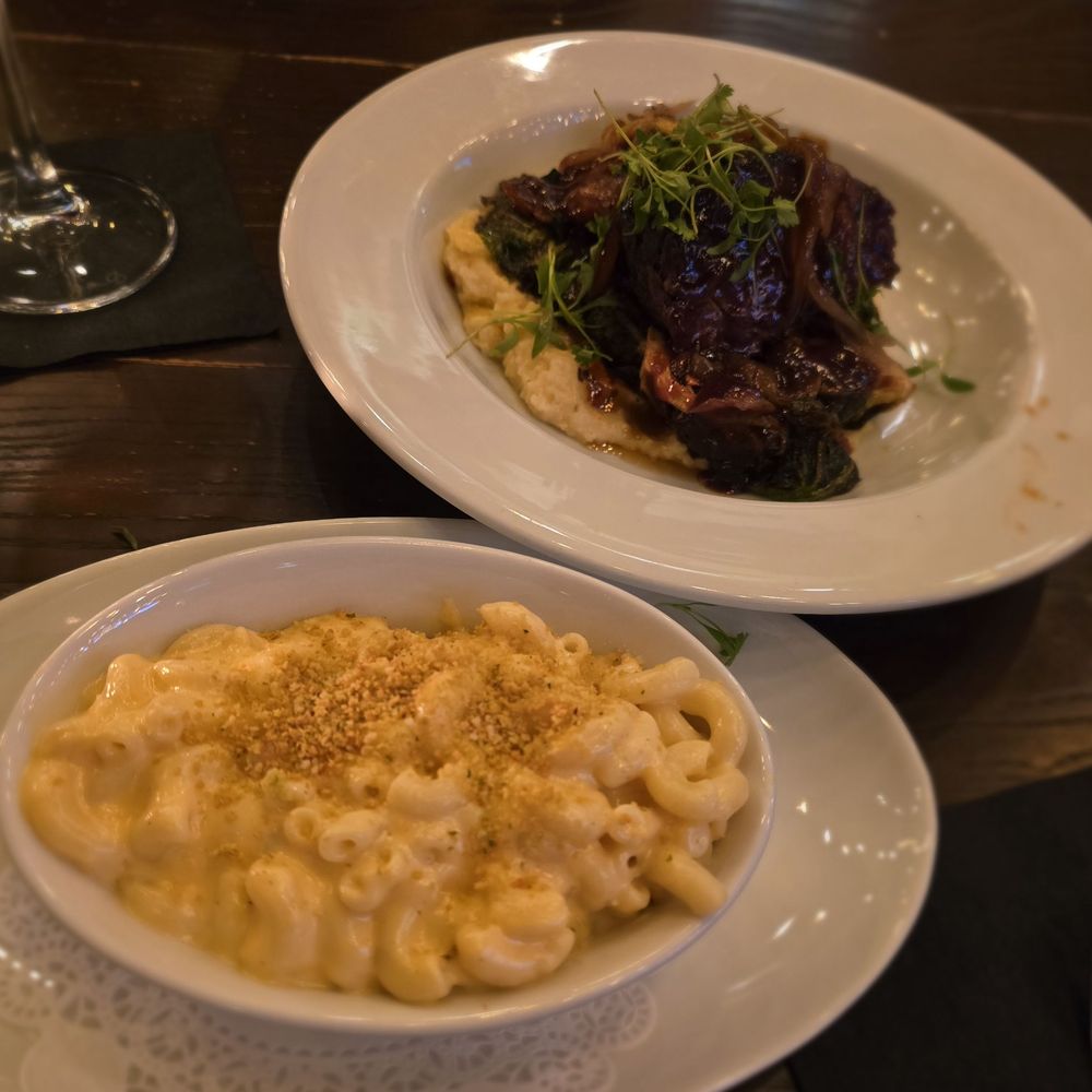 Hearsay Beaumont - Beef Short Ribs and Gouda Mac&Cheese - American Near Me - Beaumont, Texas Hearsay Beaumont - Beef Short Ribs and Gouda Mac&Cheese - American Near Me - Beaumont, Texas