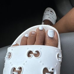 MC nails - I went to Mc nails to get my nails and feet painted and get gel but I realized this is not gel and in the car my toe chipped
