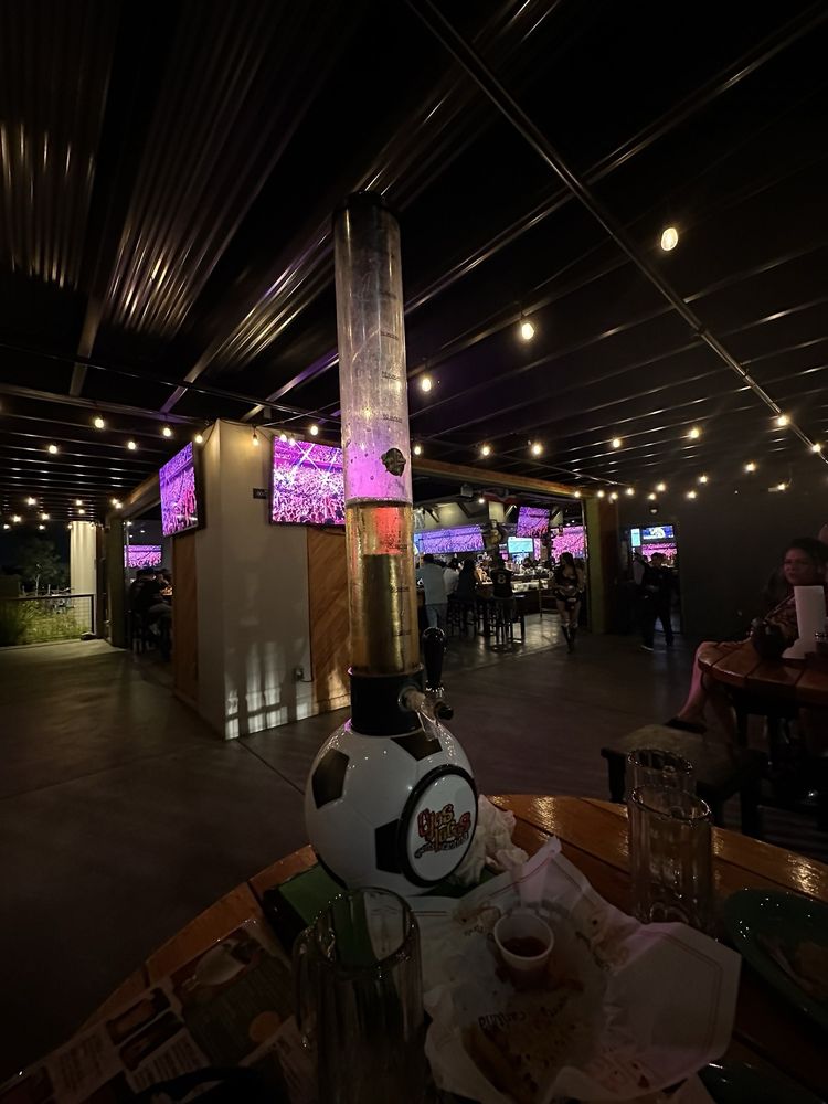 Ojos Locos Sports Cantina - Downey