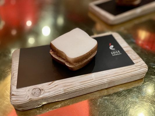 é by José Andrés by null