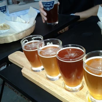 Lake Bluff Brewing Company - Sampler with 4 different IPA's, yummy hummus in the background. - Breweries Near Me - Lake Bluff, Illinois