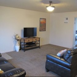 Cedar Canyon Apartments - Spacious living room so relax and watch Netflix