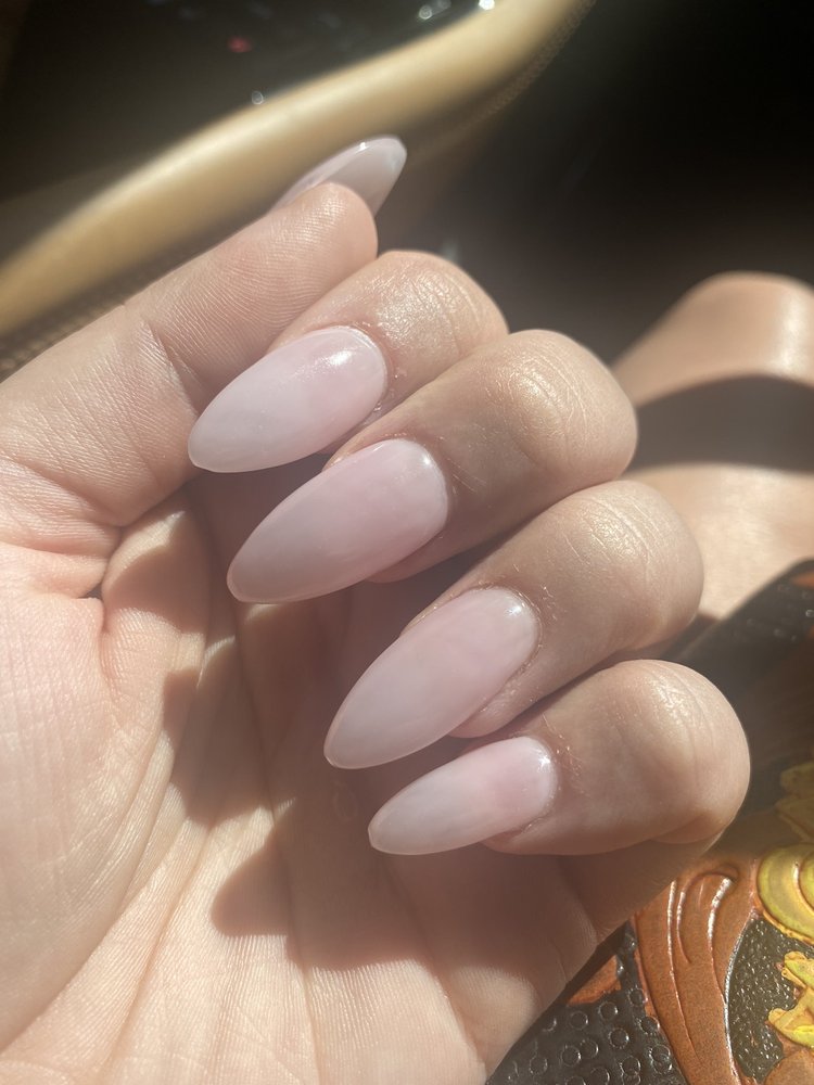 Logan Nails & Spa Logo