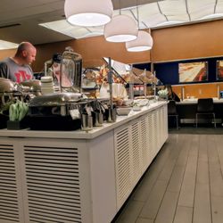 Delta Sky Club - Buffet in Sky Club at IND