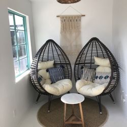 Dana V. Wines - Cozy corner for enjoying a glass of wine