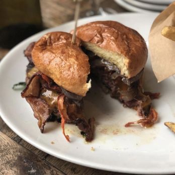 Siena Tavern - Burger - Italian Near Me - Chicago, Illinois Siena Tavern - Burger - Italian Near Me - Chicago, Illinois