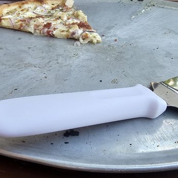 Bootleggers Pizza Parlor - Eaten chicken ranch pizza - Pizza Near Me - New Braunfels, Texas