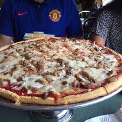 Di Carlos Pizza & Italian Cuisine - Very good thin crust pizza