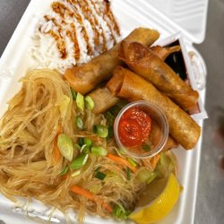 Nanay's Ba-Hi - Pancit with lumpia plate