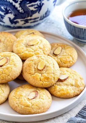 China Dragon by null