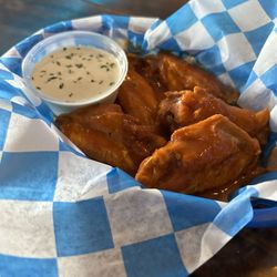 Mountain Mama's Sports Bar - Wings to start