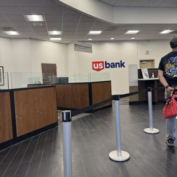 U.S. Bank Branch - Inside - Banks & Credit Unions Near Me - Valencia, California U.S. Bank Branch - Inside - Banks & Credit Unions Near Me - Valencia, California
